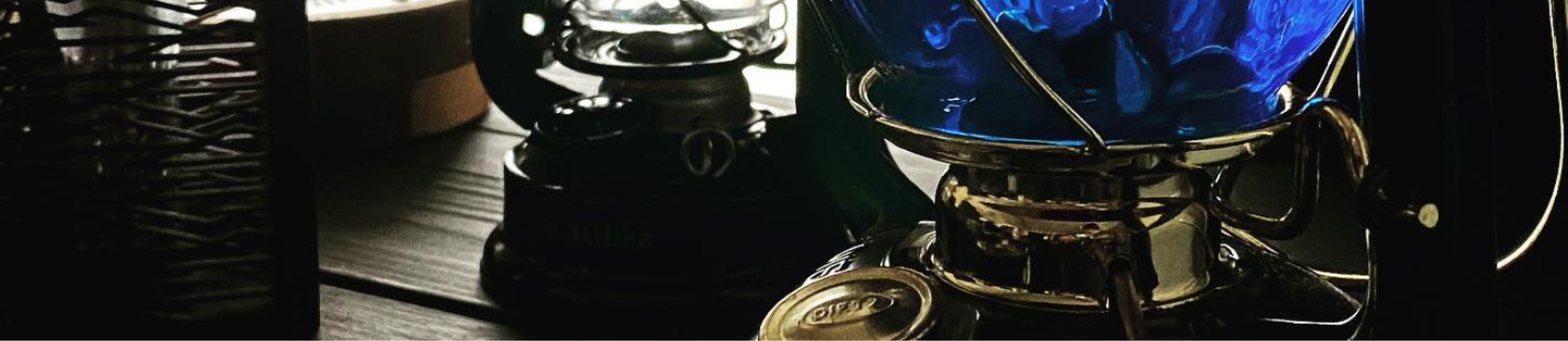 インドアシーンでのランタンとライト